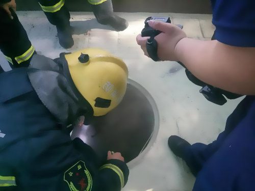 ���е�����|��